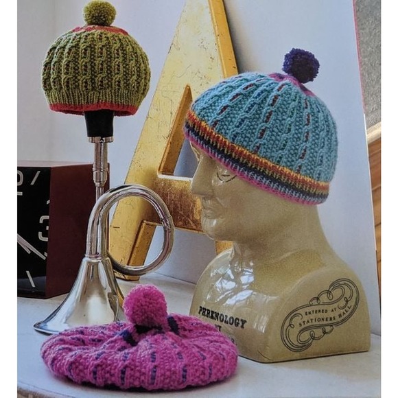 25 Beaded Knits Pattern Book - Picture 5 of 7